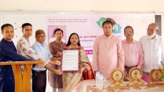 মইনউদ্দিন আদর্শ মহিলা কলেজের দর্শন বিভাগের বিভাগীয় প্রধান জাকিয়া খানকে সংবর্ধনা প্রদান