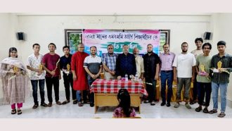 হাউজিং এস্টেট ইয়ুথ এসোসিয়েশনের উদ্যোগে কৃতি শিক্ষার্থীদের সংবর্ধনা প্রদান