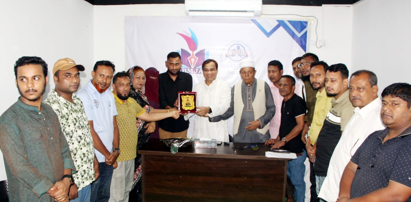 মানবিক কাজের মাধ্যমে নিজেকে প্রতিষ্ঠিত করতে হবে: কয়েস লোদী