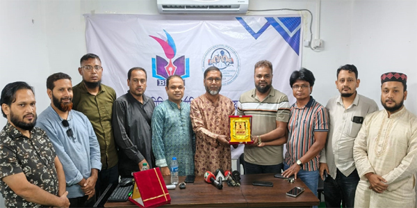 তরুণ সমাজকর্মী ওয়াসিম ও আশিককে সংবর্ধনা প্রদান